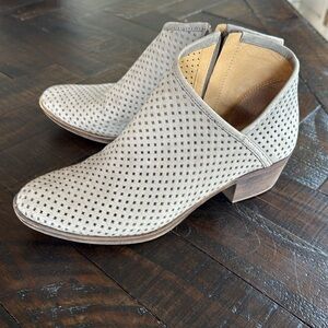 Lucky brand tan boots